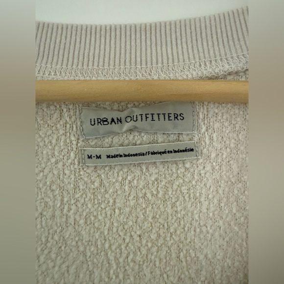 Urban Outfitters O/S Sweater, size medium. - Picture 7 of 8